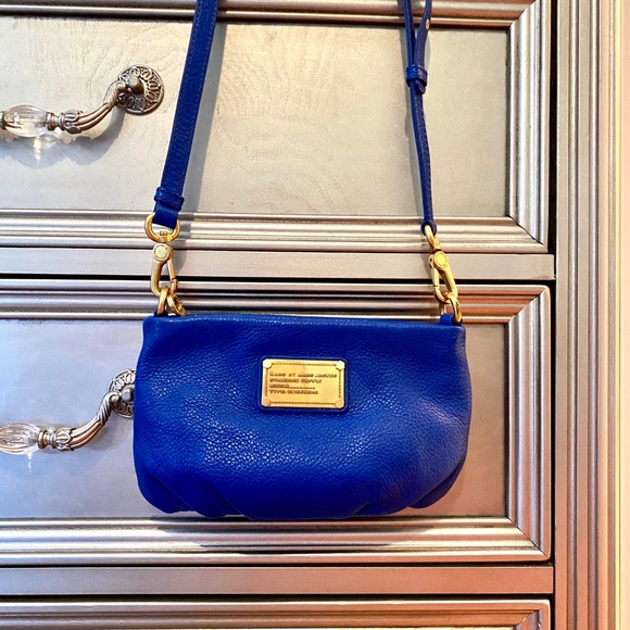 Marc By Marc Jacobs Handbags - Marc Jacobs blue leather gold crossbody bag